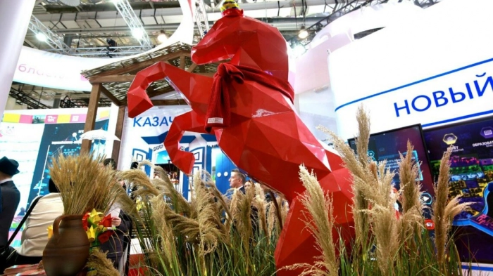 Виртуальный гид Красный конь использует GigaChat для диалогов на выставке Россия