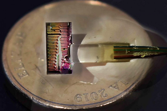 Экспериментальный фотонный чип достиг скорости 44 тб/с