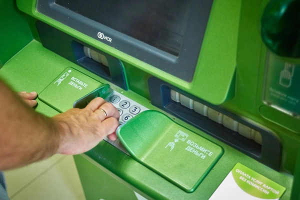 Участились случаи мошенничества через банкоматы Сбербанка
