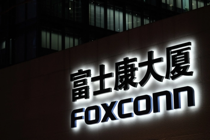 Выручка Foxconn растет за счет оборудования для ЦОДов, ИИ подливает масла в финансовый огонь